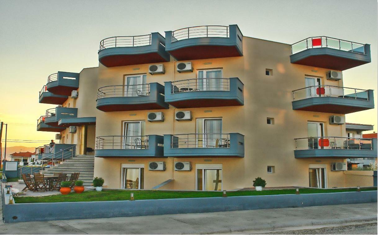 Paralía Villa Eleni מראה חיצוני תמונה